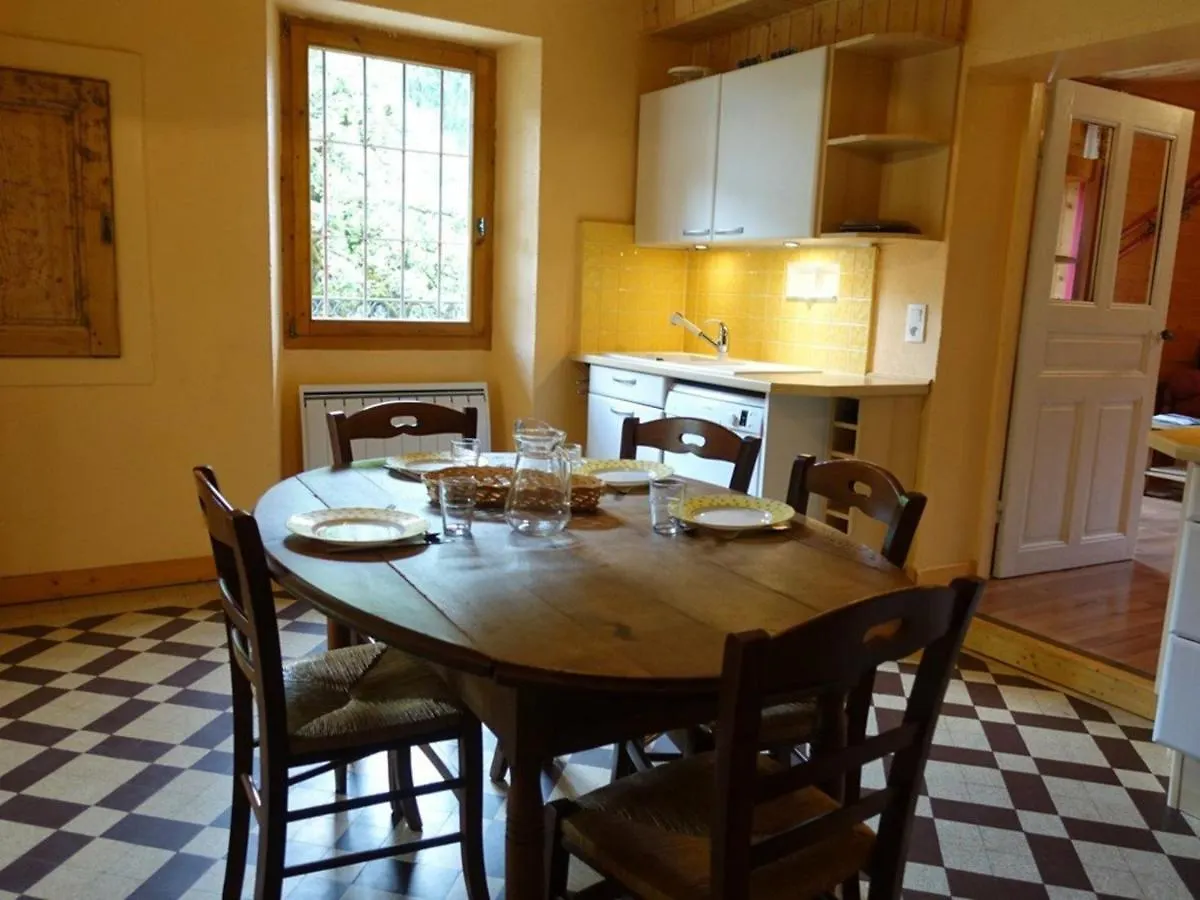 Appart Spacieux Dans Chalet Traditionnel Avec Balcon Pour 5 Pers. A Areches-Beaufort - Fr-1-342-146