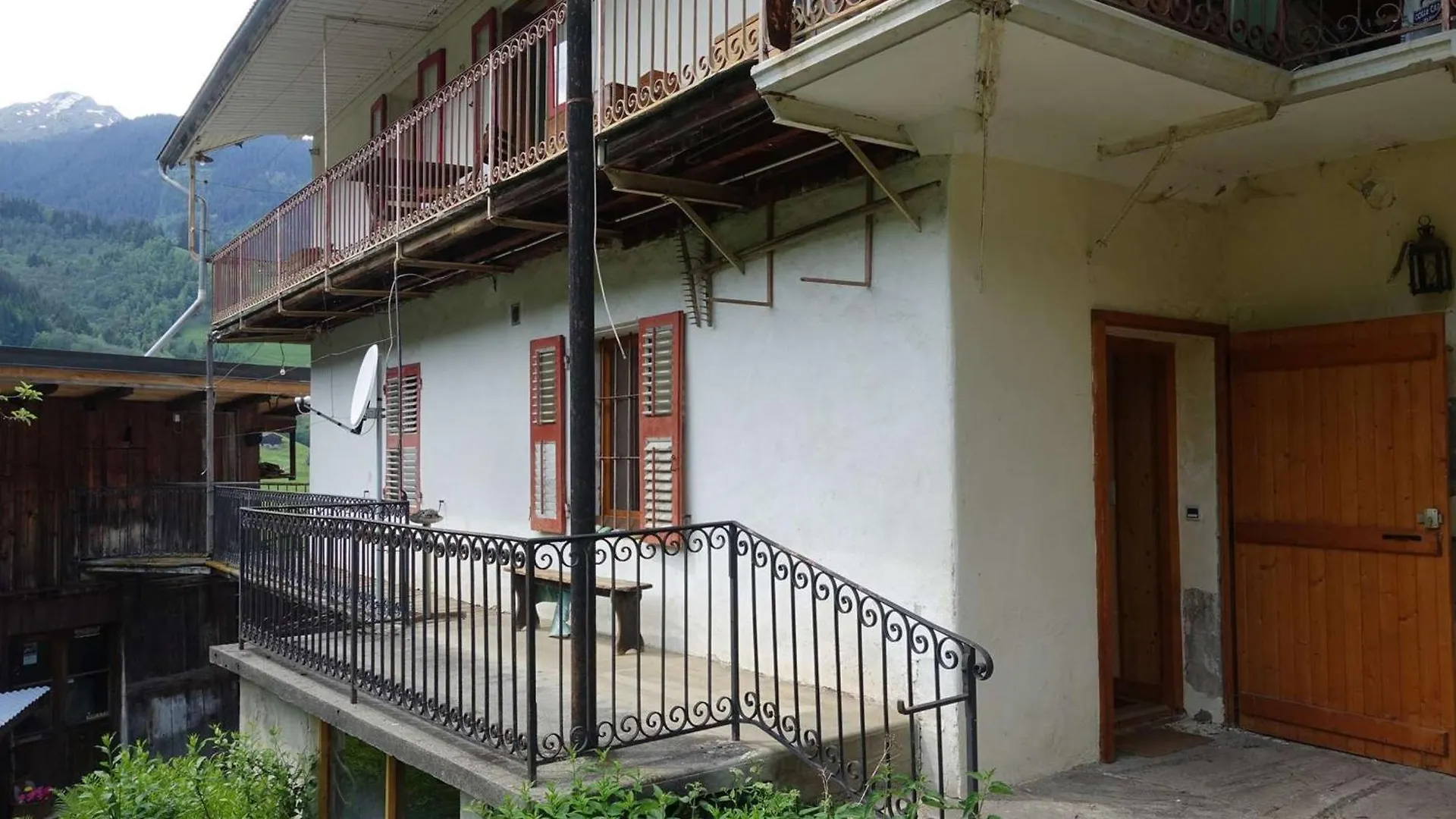 Appart Spacieux Dans Chalet Traditionnel Avec Balcon Pour 5 Pers. A Areches-Beaufort - Fr-1-342-146